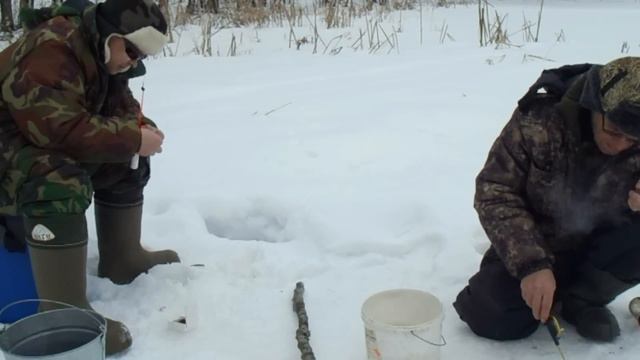 Зимняя рыбалка с Ольгой на мормышку смотреть онлайн