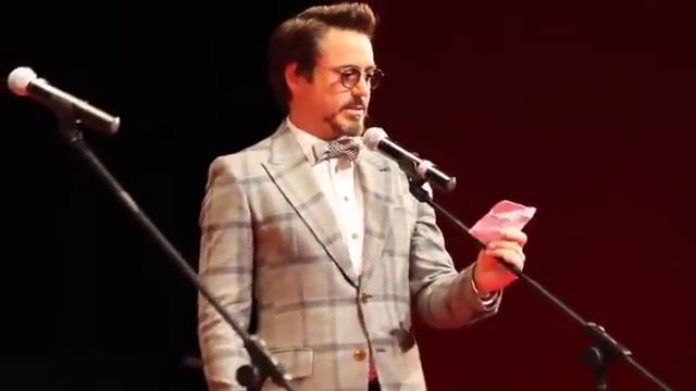 Роберт Дауни мл. в Москве говорит по русски