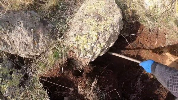 Dağın Zirvesinde eşkiya  Hazinesi  kaplumbağa define Figürü Baktığı Yönde Küp Dolusu Define Bulduk