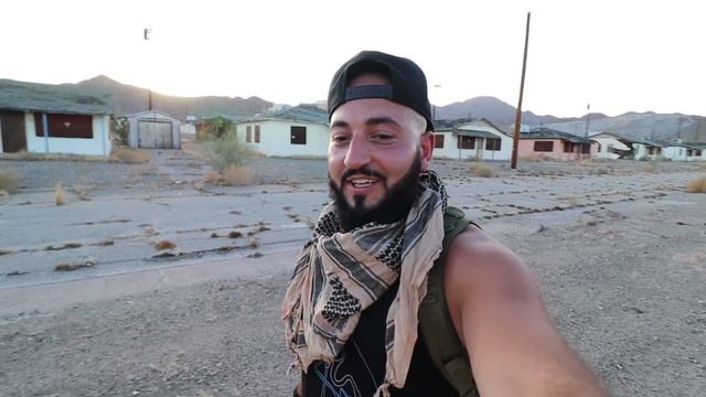 SECRET ABANDONED ZOMBIE APOCALYPSE GHOST TOWN IN THE DESERT // *EAGLE MOUNTAIN* | MOE SARGI смотреть онлайн