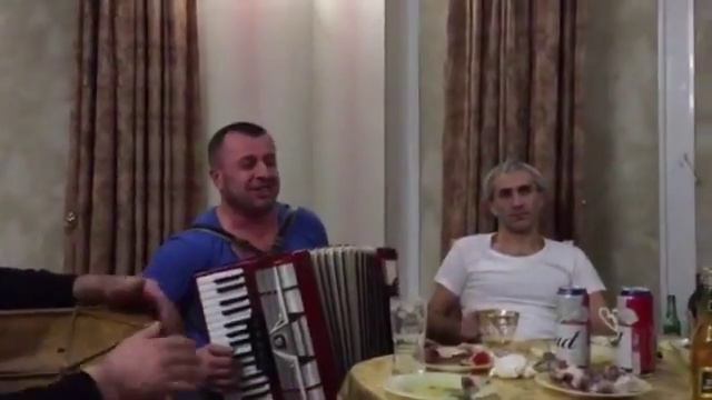 Мага Усиша от души поёт