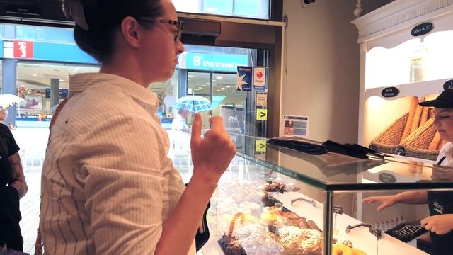 ЗОЛОТЫЕ КРЕВЕТКИ, КАЗУС В БУЛОЧНОЙ и РЕЦЕПТ РИЗОТТО | Испанские каникулы, часть 3 | Она, Он и Дом смотреть онлайн