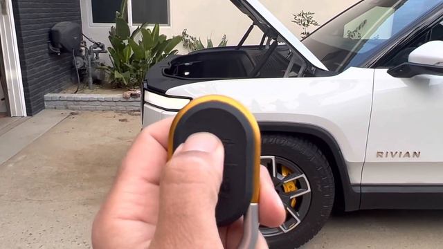 RIVIAN R1T keys and what they do смотреть онлайн