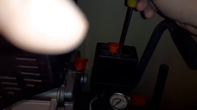 как настроить давление воздуха на компрессоре