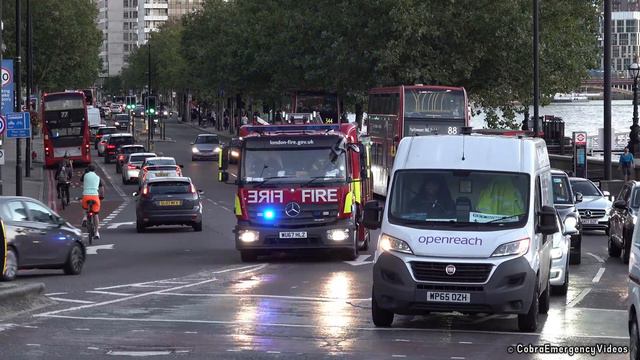 Fire Trucks and Engines responding - BEST OF 2020 смотреть онлайн