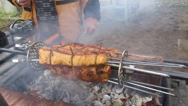 Свиные рёбрышки (с жирком) на вертеле. смотреть онлайн