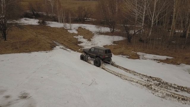 В выходной хорошей компанией прокатились по полям. смотреть онлайн