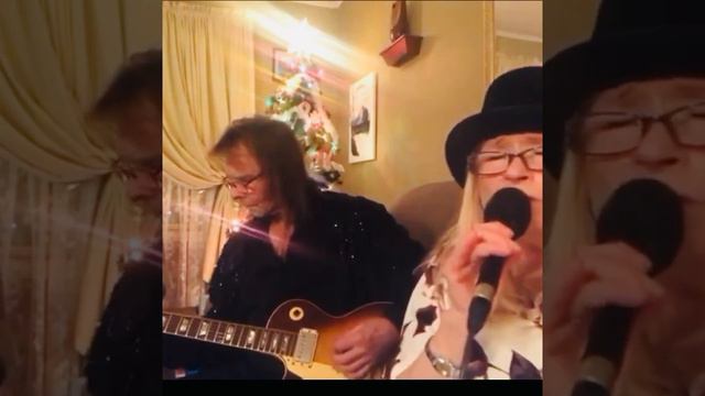 Allison Prior singing original “Bell Island” with hubby Bernie Scott on guitar. смотреть онлайн