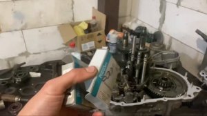 РЕМОНТ КПП НА ПРИОРЕ/ ПЕРВЫЙ ВЛОГ/ВОССТАНАВЛИВАЮ ПРИОРУ СВОИМИ РУКАМИ