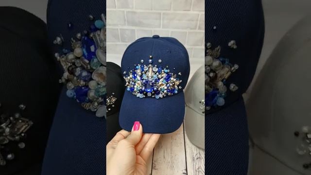 Бейсболки, расшитые стразами вручную. смотреть онлайн