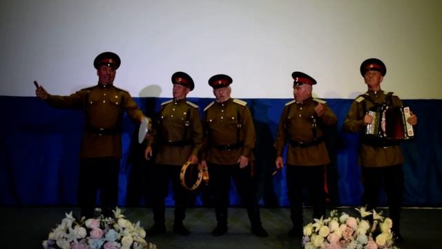 Ребята деревенские Запрягай-ка батя лошадь.mp4 смотреть онлайн
