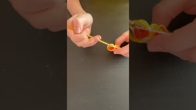 Плетение перышка из резиночек смотреть онлайн