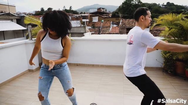 Salsa Caleña Pareja Bailando en Cali, Colombia ??? смотреть онлайн