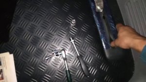 Снятие крепежей сидений с полозьев GRAND STAREX