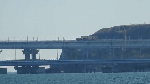 Керченский мост-работы.Вид с набережной Керчи..14 октября 2019. смотреть онлайн