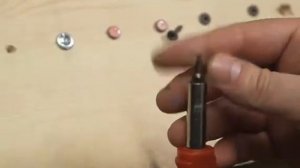 Как выкрутить винт или шуруп со стертым шлицем?