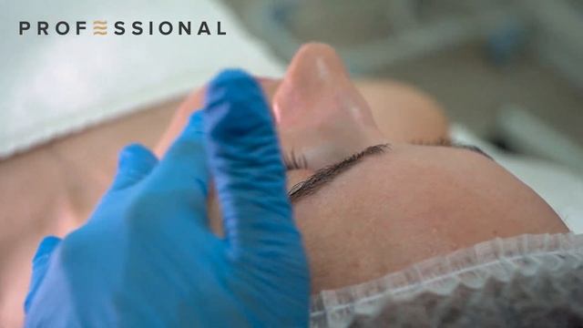 Доктор Анна Матюшенко проводит процедуру персикового пилинга Peach Peel в клинике PROFESSIONAK смотреть онлайн