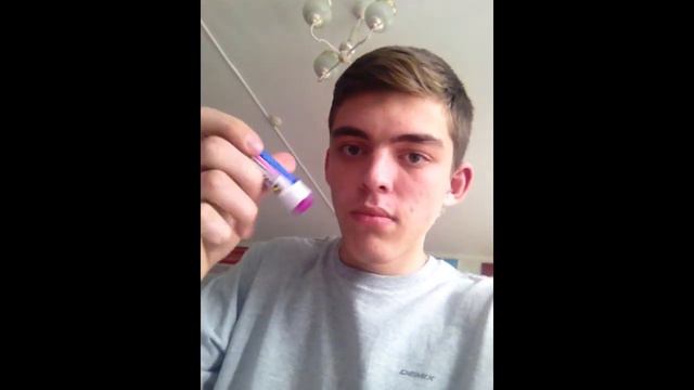 Когда тебе говорят, что ты не так пользуешься клеем by Snowm9n (vine) смотреть онлайн