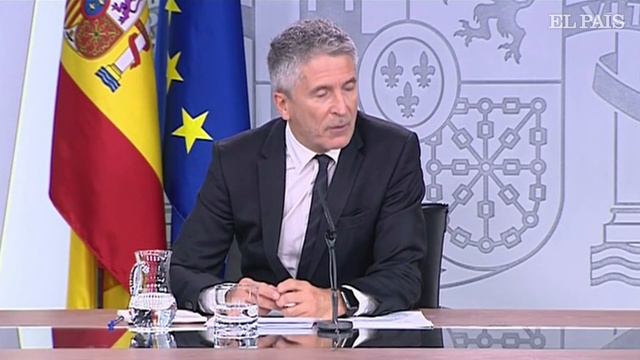 Fernando GRANDE-MARLASKA da una rueda de prensa para hablar sobre BARCELONA y CATALUÑA смотреть онлайн