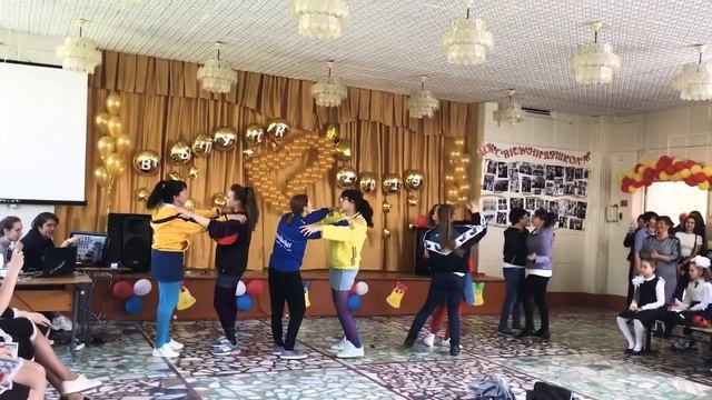 Танец родителей. Последний звонок г.Чебоксары СОШ №31 смотреть онлайн