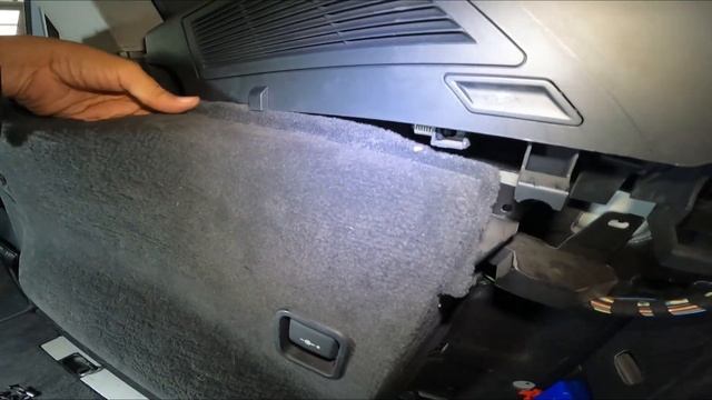 Cambio de amortiguadores traseros BMW X3 E83, Change of rear shock absorbers BMW X3 E83 смотреть онлайн