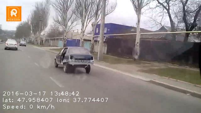 табуретка на колесах смотреть онлайн