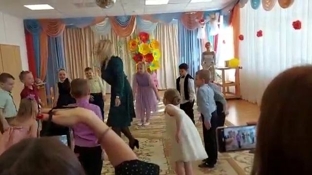 Танец-игра "Тётя Весельчак" смотреть онлайн