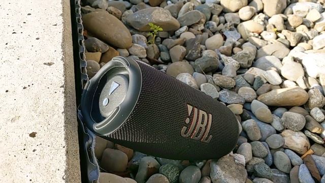 Jbl Charge 5 bass смотреть онлайн