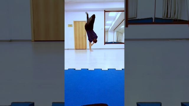 ? , ??? #брейкданс #танцы #стойканаруках #прыжки #спортивное смотреть онлайн
