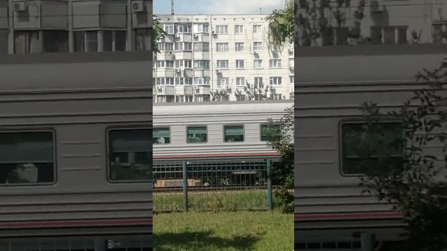 Электровоз ЭП1М 704 с поездом №497Г Ижевск-Адлер. смотреть онлайн