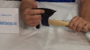 Плотницкий топор, ручка- американский орешник, прямое волокно без сучков, Brigadier