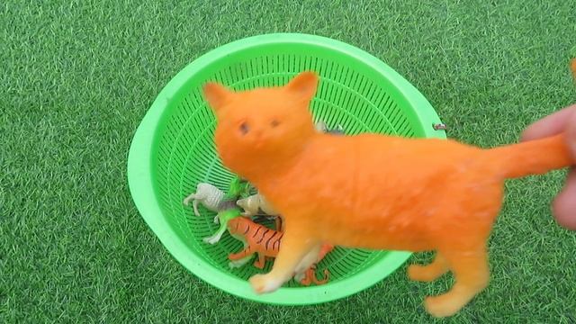 Учим Животных на английском , Корова, Динозавр, утка, Лев, Акула ,Слон ,Развивающие Мультики для Де смотреть онлайн