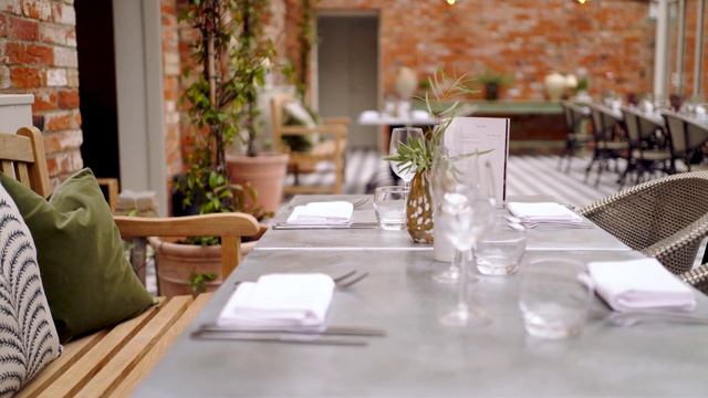 Eden Hall Video смотреть онлайн