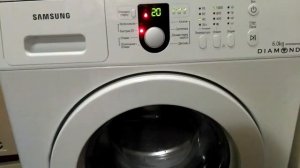 Стиральная машина SAMSUNG стирает