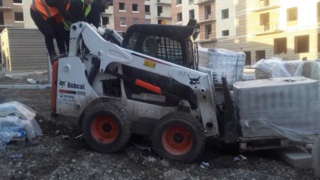 Bobcat не поднимается ребята немножко помогает а потом Bobcat поднимаю смотреть онлайн