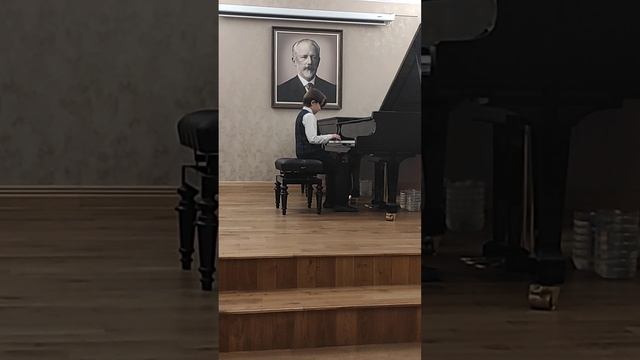Вагапов Амир, композиция " Шерлок Хомс" по мотивам музыки к к/ф " Шерлок Хомс" смотреть онлайн