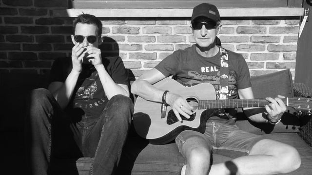 BigDan&Jordi - Blowin' in the wind - Bob Dylan - harmonica & guitar смотреть онлайн