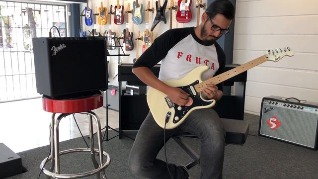 Fender Mustang LT25 SONIDO GIGANTE смотреть онлайн