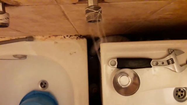 Как поменять кран в ванной how to replace a faucet in the bathroom смотреть онлайн