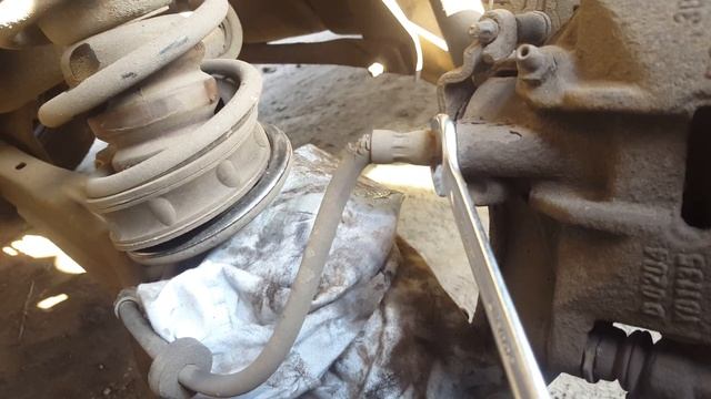 Замена тормозного шланга Ford Mondeo 3 2.0 tdci шланг суппорта смотреть онлайн