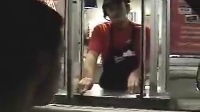 GUY GOES CRAZY AT DRIV-THRU!! смотреть онлайн