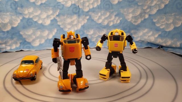 Transformers WFC NETFLIX BUMBLEBEE vs Buzzworthy Worlds Collide Target BUMBLEBEE which one is best? смотреть онлайн