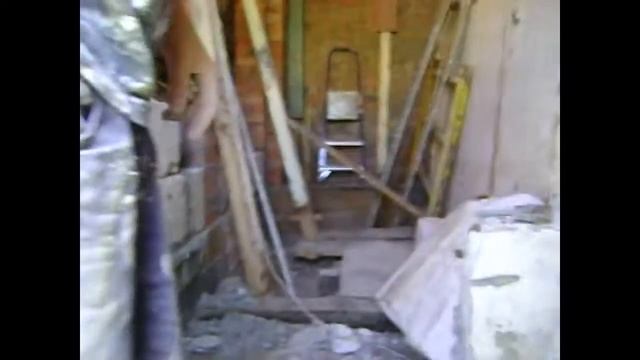 Ремонт старого дома (видео №14). Возведение стены из газоблока своими руками. смотреть онлайн