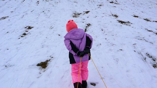 Kids SLEDDING. Sliding in the SNOW - Fun Winter Kids Activity смотреть онлайн