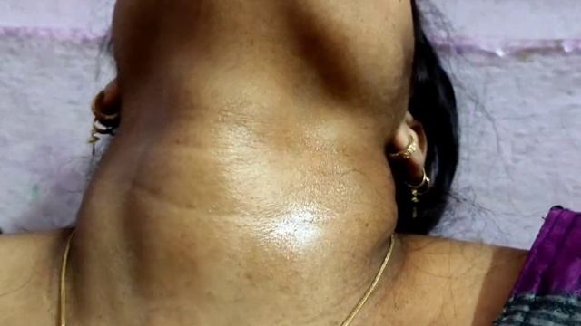 Neck Adam's Apple Moment And swallowing And Beautiful And Big Neck Massaj Part 1 смотреть онлайн