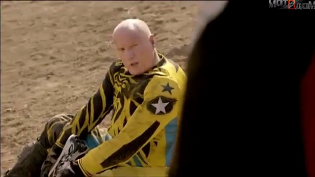 Шедевр мото рекламы Сникерс