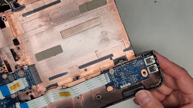 Замена матрицы для ноутбука Samsung NP355V4C-901RU смотреть онлайн