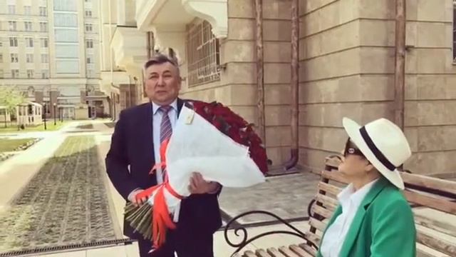 Келіншегіме 101 гүл сыйлаған кезім смотреть онлайн