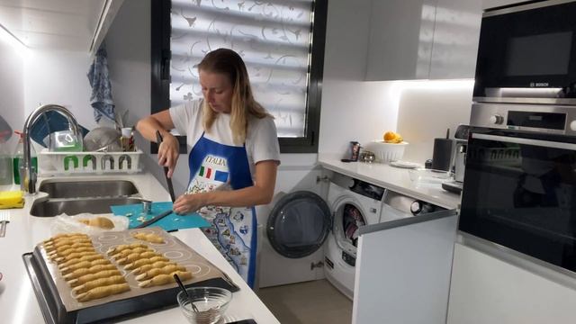 ВЛОГ выбираю квартиру в Барселоне| печенье «пальцы ведьмы» ? смотреть онлайн