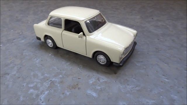 Trabant Crash into Wall смотреть онлайн